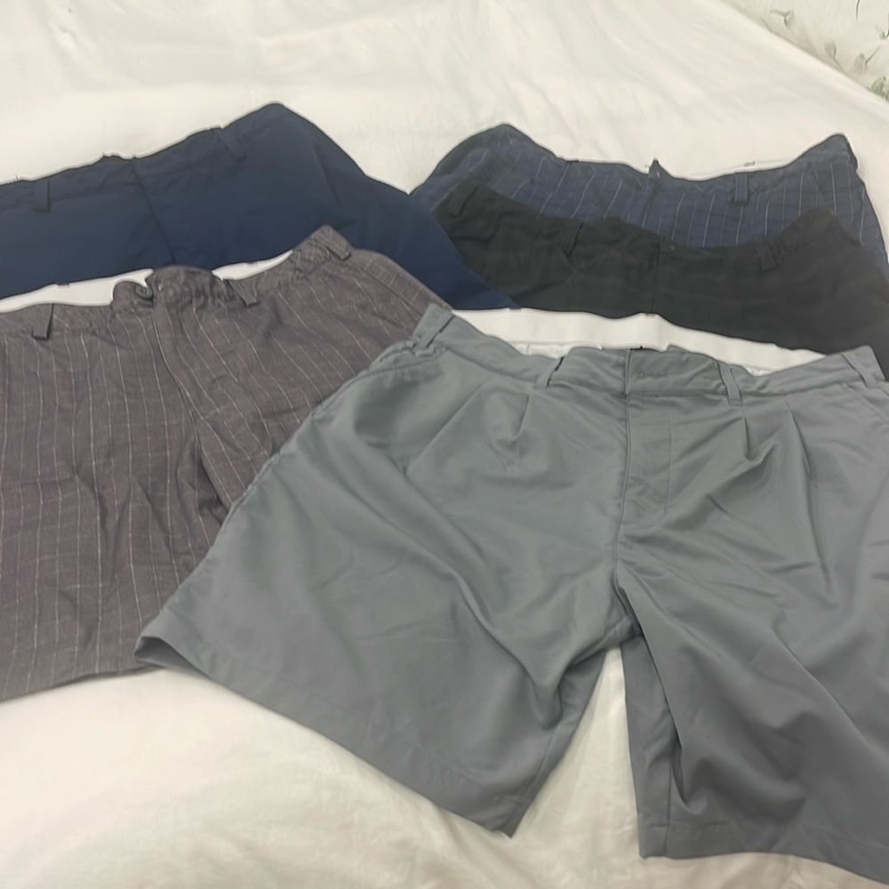 Men’s golf shorts